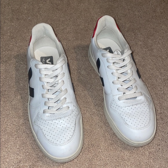 Veja v10/v-10 white sneakers w red back - Picture 2 of 4